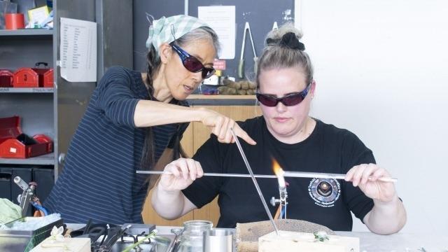 Image: Akie Haga and Alison Simpson. Photo by Yun Hu/ANU.