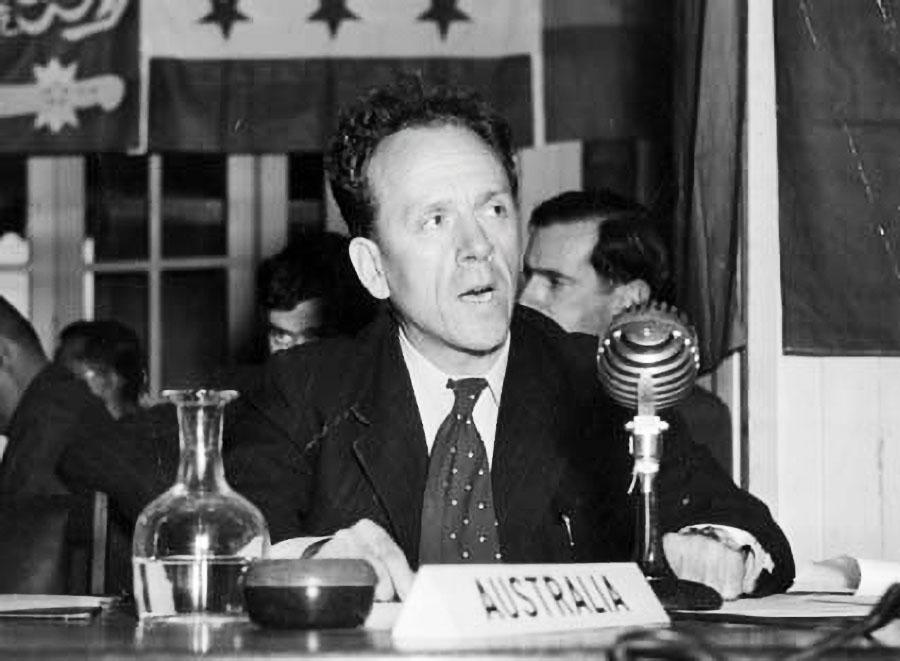 H.C. Coombs at the Lapstone Conference in 1948. Source: Wikipedia Commons.